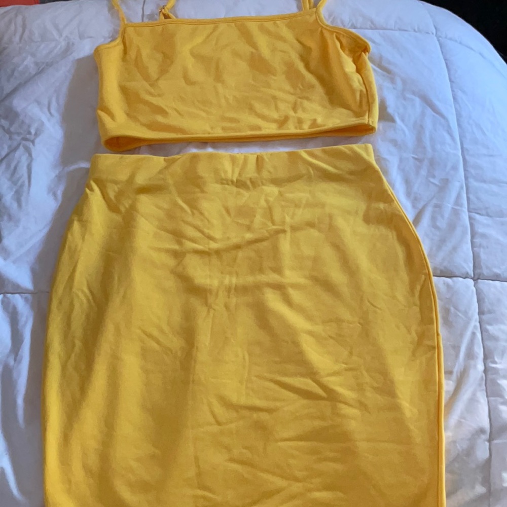 Spandex skirt and crop too /soft inside